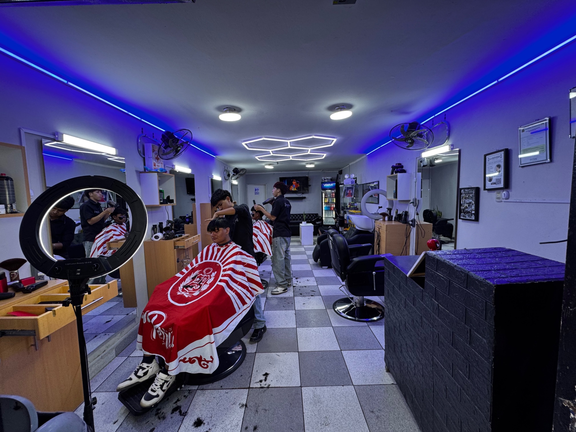 Portada de La Boveda Barber Club